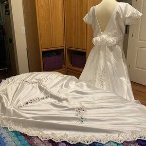 #16) Wedding Gown: White Roses